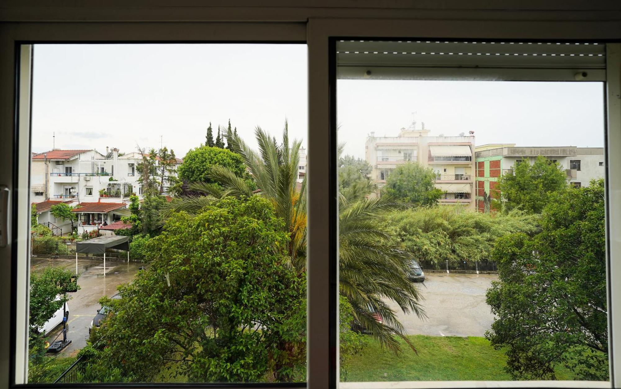 Lovely And Sunny 300m From Beach!! *