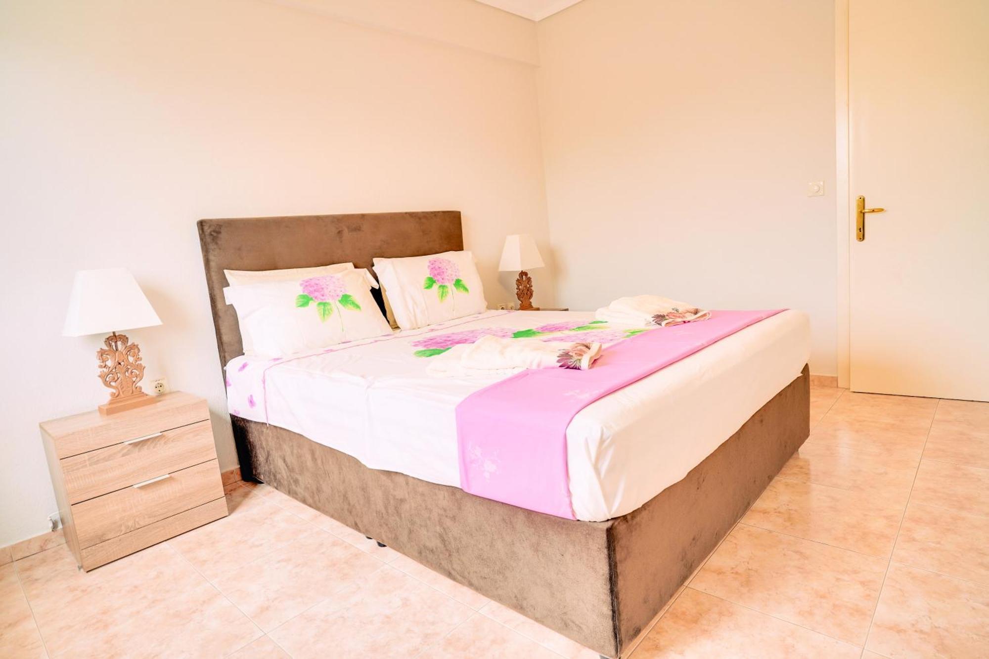 Apartment Lovely And Sunny 300m From Beach!!