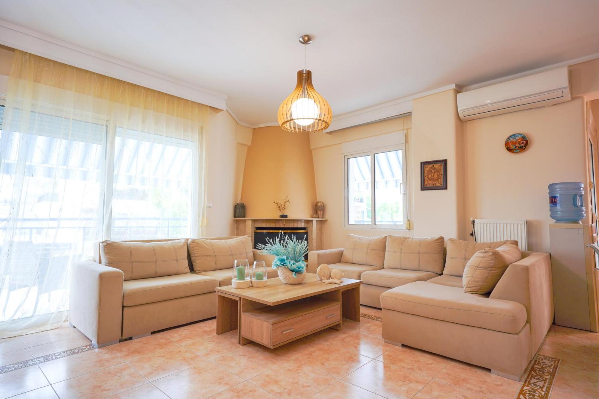 Lovely And Sunny 300m From Beach!! Apartment *