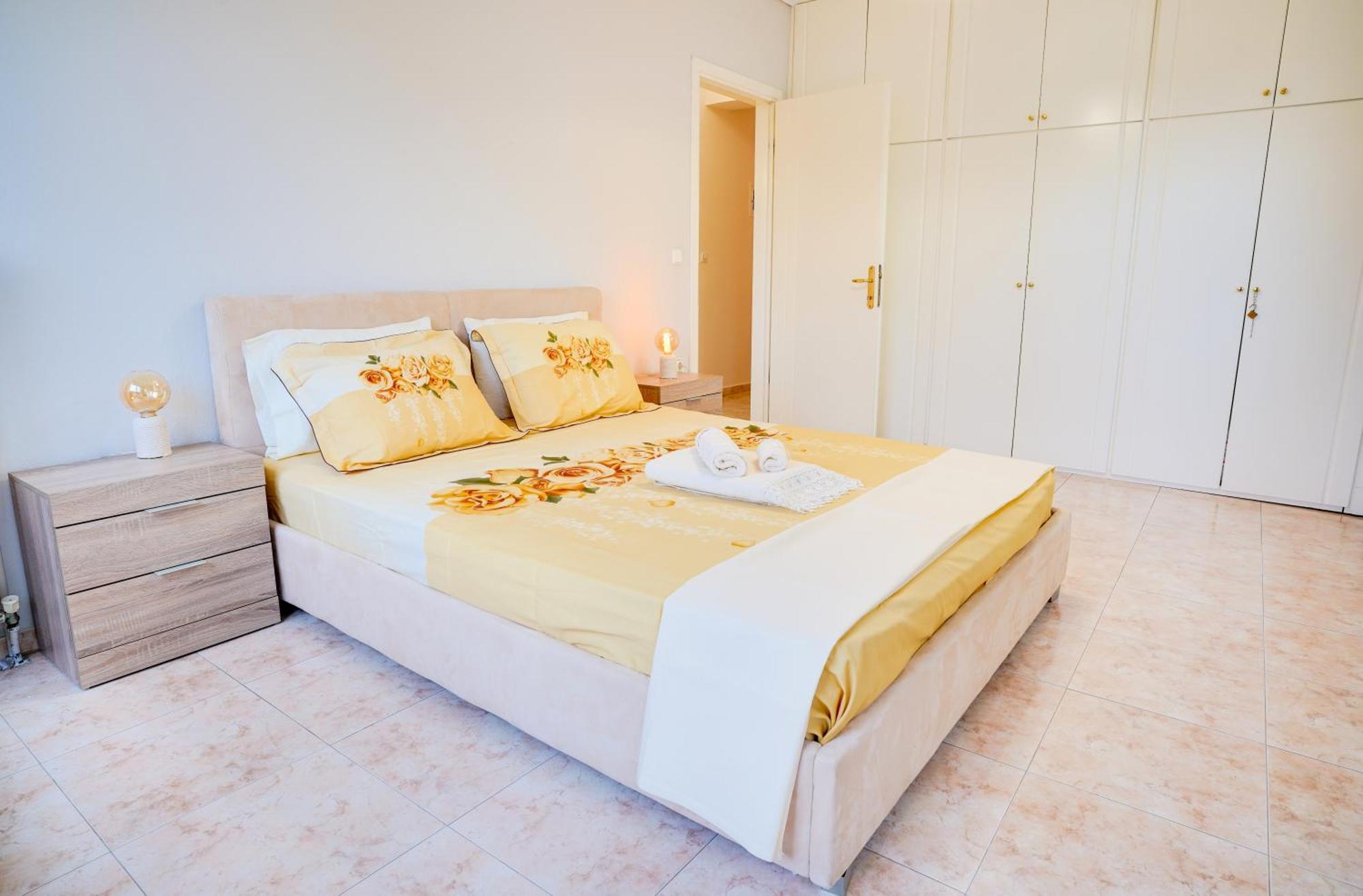Apartment Lovely And Sunny 300m From Beach!!