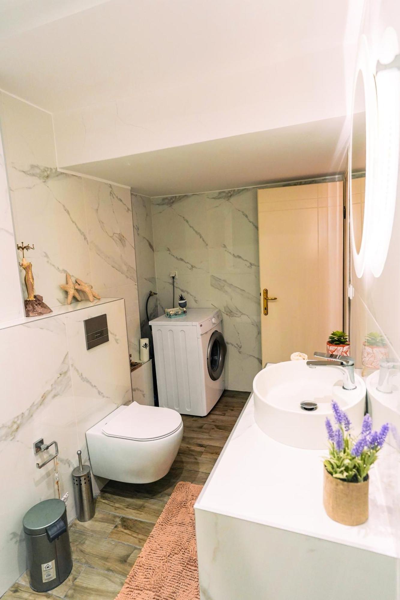 Apartment Lovely And Sunny 300m From Beach!! *